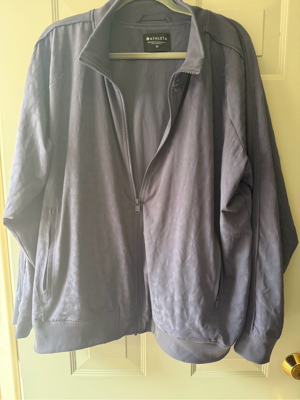 Athleta women’s 2x Gray blue cheetah print Full-Zip Jacket